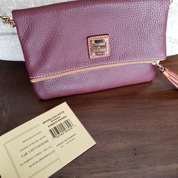 Beautiful bordeaux Dooney & Bourke crossbody - Picture 5 of 11